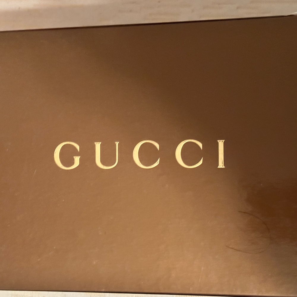 Gucci Betty leather pumps.